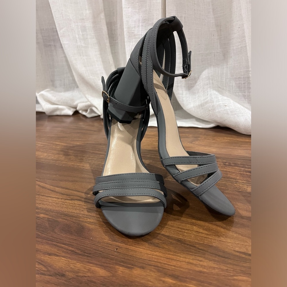 Cato Grey High Heals Strap Buckle Size 8 Heal height 3 - 4 inches Round toe